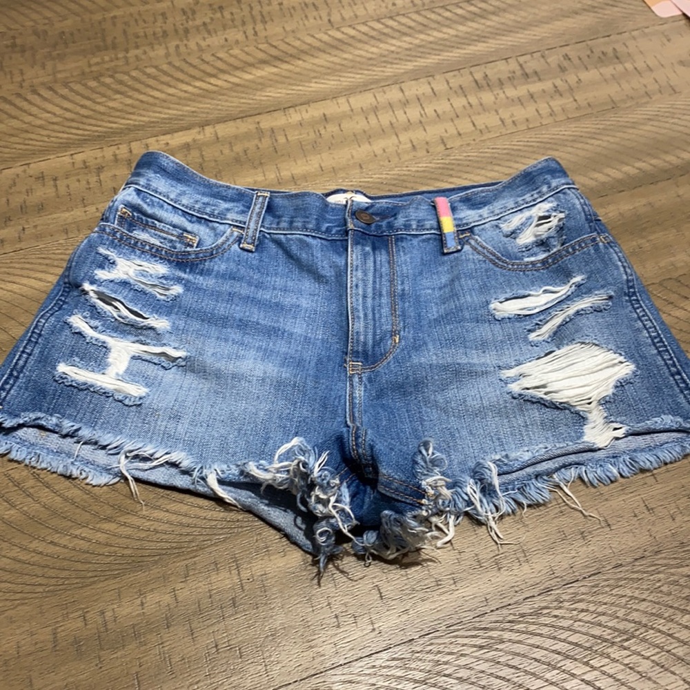 Hollister high waist distressed jean shorts 11/30